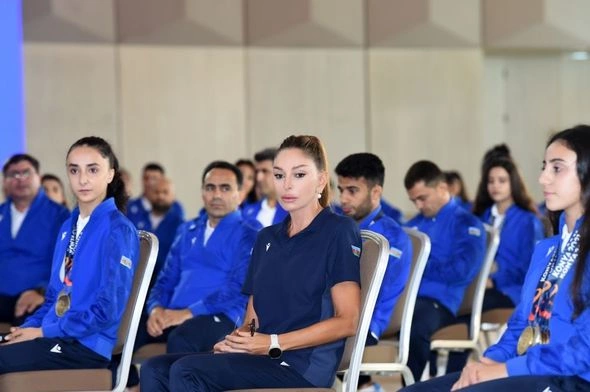 Prezidentlə xanımı İslamiadada uğur qazanmış idmançılarla görüşdü — YENİLƏNİB