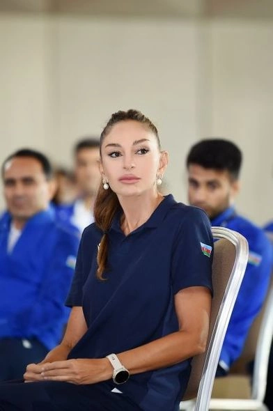 Prezidentlə xanımı İslamiadada uğur qazanmış idmançılarla görüşdü — YENİLƏNİB