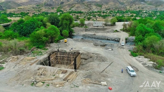 Azərbaycan Ermənistanla sərhəddə yeni yol inşa edir — FOTOLAR