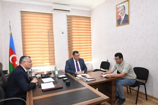 Dövlət Komitəsinin sədri vətəndaşları qəbul etdi — FOTOLAR