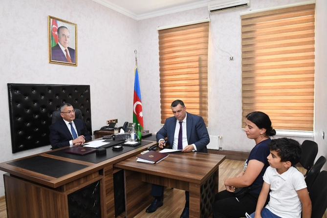 Dövlət Komitəsinin sədri vətəndaşları qəbul etdi — FOTOLAR