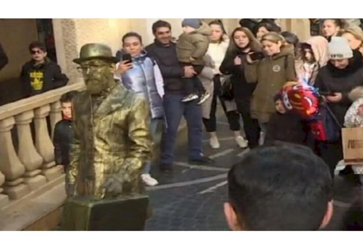 Bakıda izdiham yaradan “Çemodanlı adam” kimdir? — VİDEO