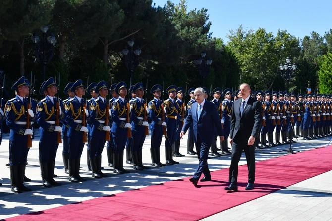 Kasım-Jomart Tokayevin rəsmi qarşılanma mərasimi oldu — FOTOLAR