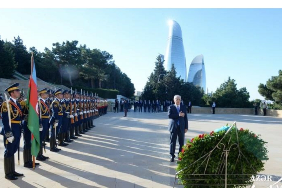 Qazaxıstan Prezidenti Şəhidlər xiyabanını ziyarət etdi
