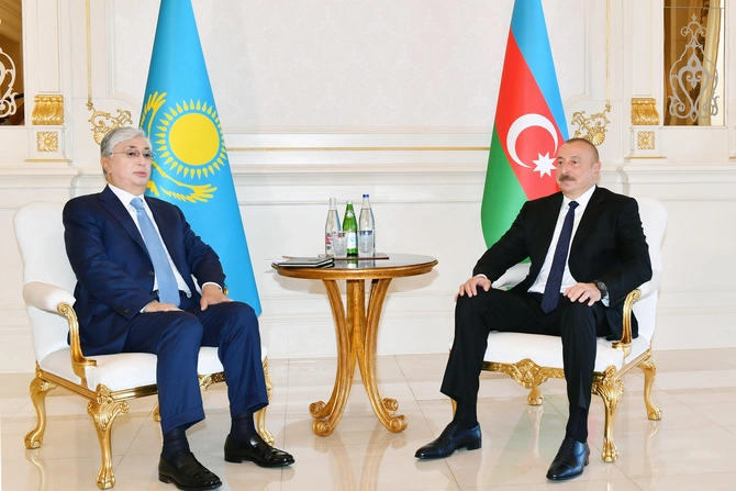 Azərbaycan və Qazaxıstan prezidentlərinin təkbətək görüşü oldu — FOTO Azərbaycan və Qazaxıstan prezidentlərinin təkbətək görüşü oldu — FOTO