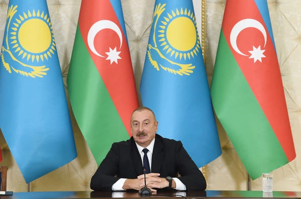 Azərbaycan və Qazaxıstan prezidentləri mətbuata bəyanatlarla çıxış etdilər — FOTOLAR (YENİLƏNİB)