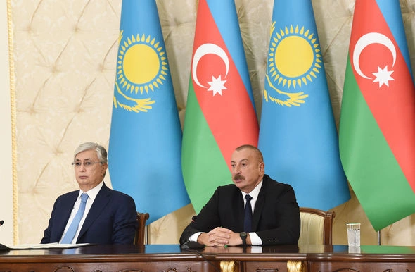 Azərbaycan və Qazaxıstan prezidentləri mətbuata bəyanatlarla çıxış etdilər — FOTOLAR (YENİLƏNİB)