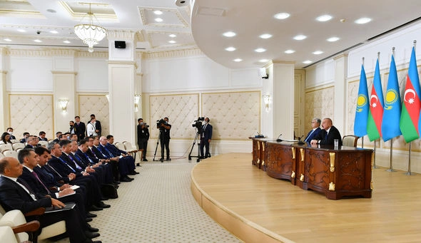 Azərbaycan və Qazaxıstan prezidentləri mətbuata bəyanatlarla çıxış etdilər — FOTOLAR (YENİLƏNİB)