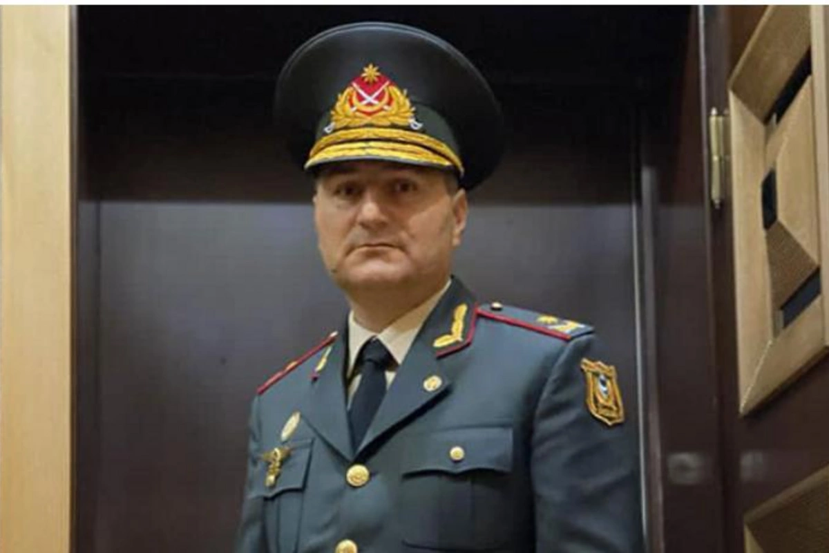 Prezidentə Laçının nəzarətə götürülməsini məruzə edən general kimdir?