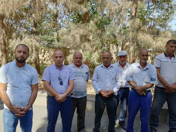 Vətəndaşlarla növbəti görüş Ucarda baş tutdu — FOTOLAR Vətəndaşlarla növbəti görüş Ucarda baş tutdu — FOTOLAR