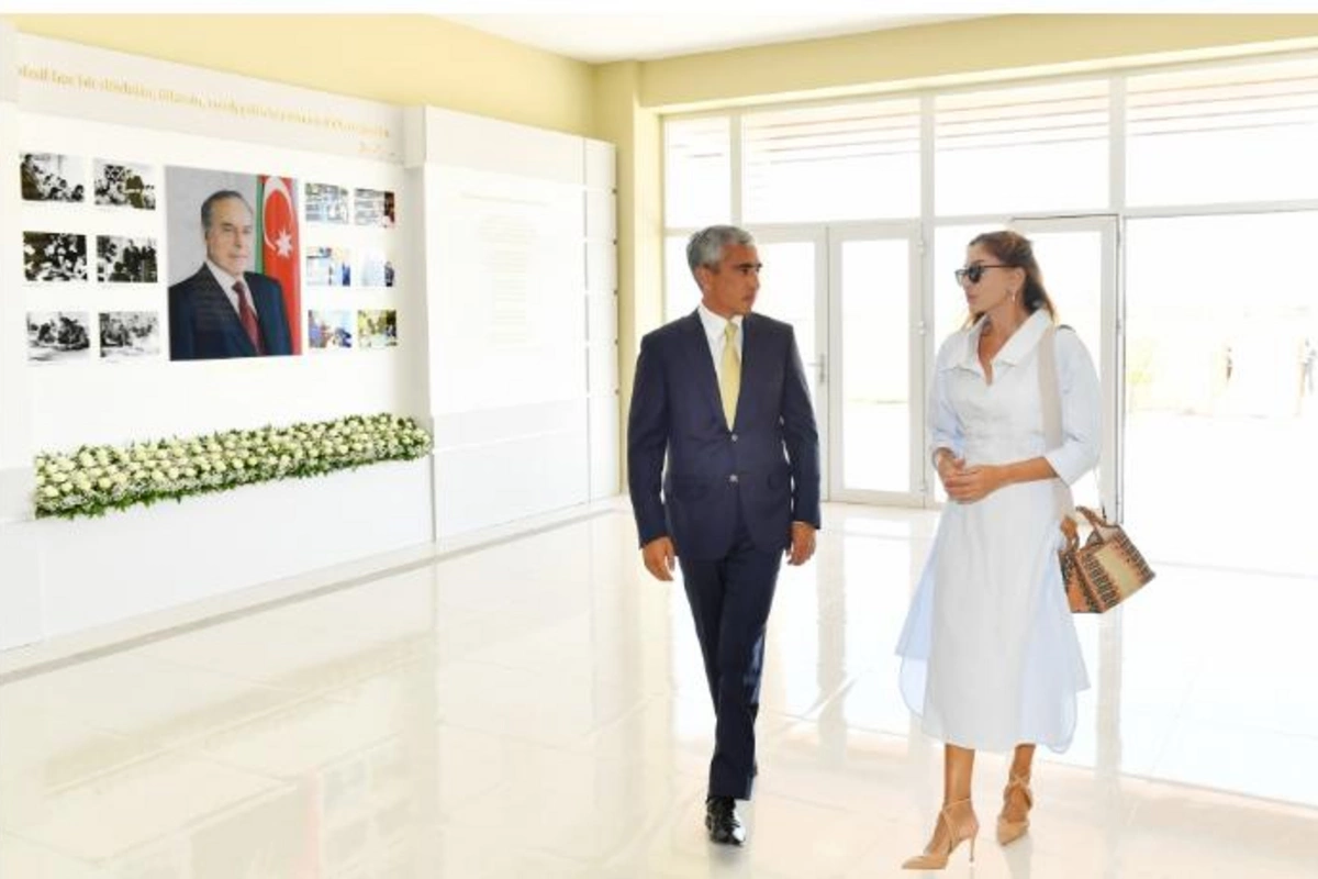 Mehriban Əliyeva Bakıda orta məktəb və körpələr evi-uşaq bağçasının açılışlarında — FOTOLAR