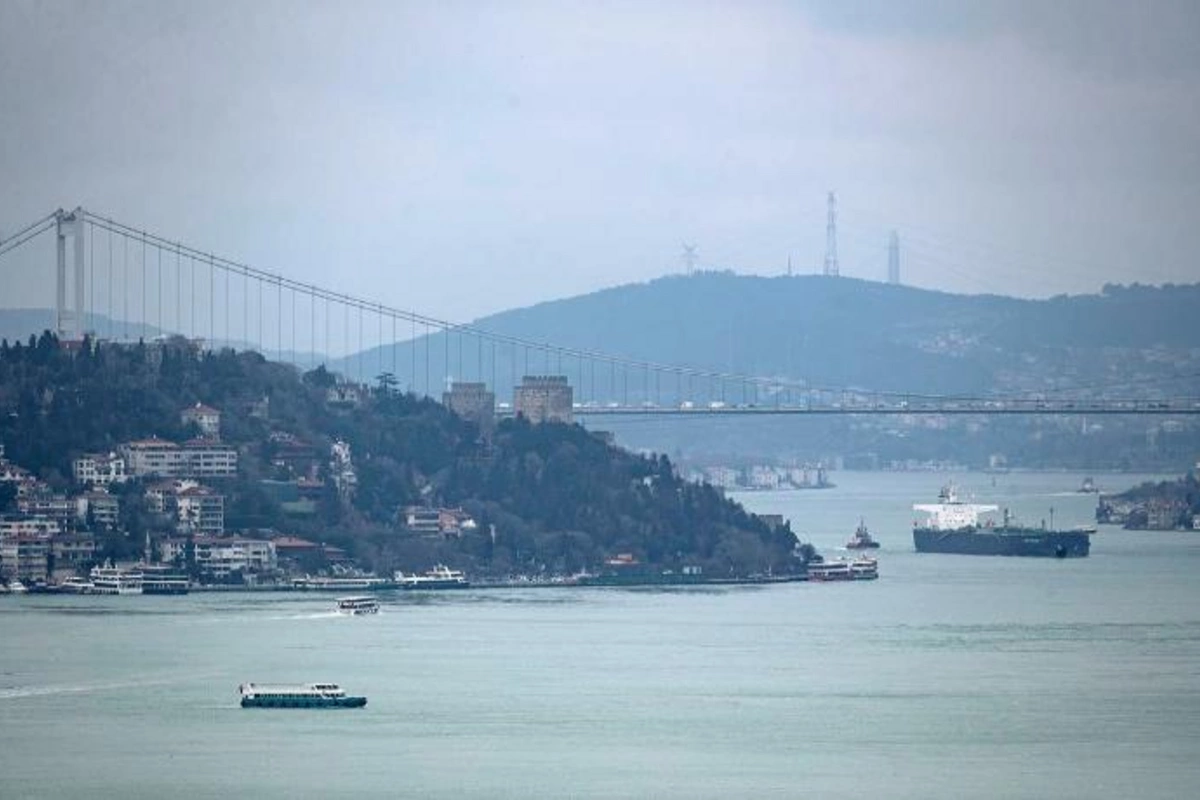 Dardanel boğazında tankerlə kater toqquşdu