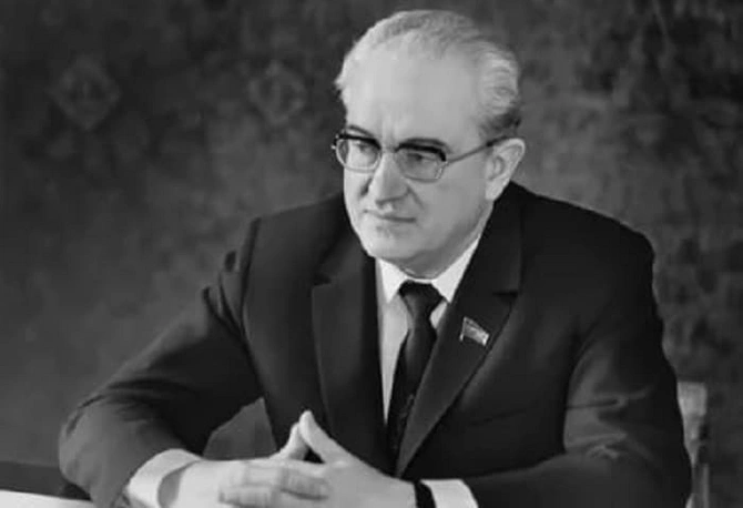 Sovet liderləri nə qədər maaş alırdı?