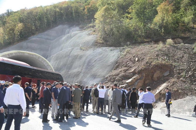 Xarici diplomatlar Əhmədbəyli-Füzuli-Şuşa avtomobil yolunda görülən işlərlə tanış oldu — FOTOLAR
