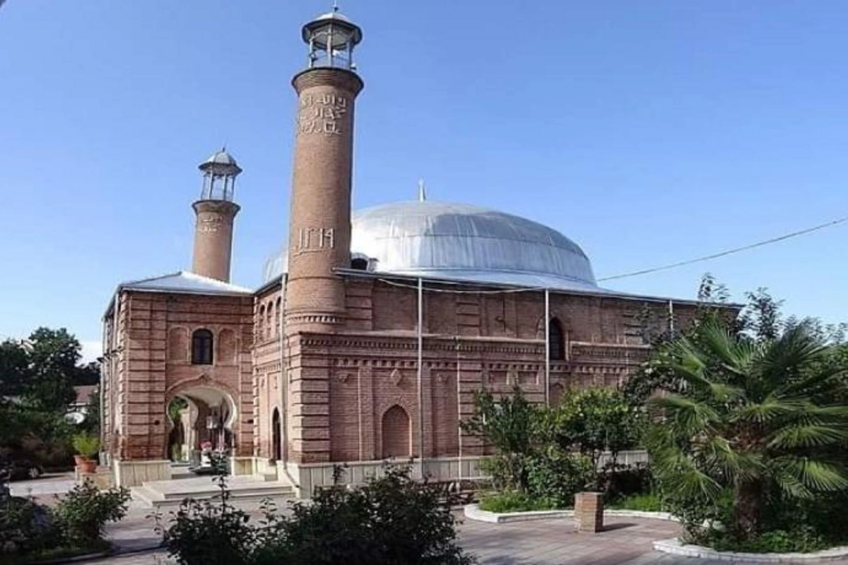 Qazaxda tarixi məscid bərpa olunub