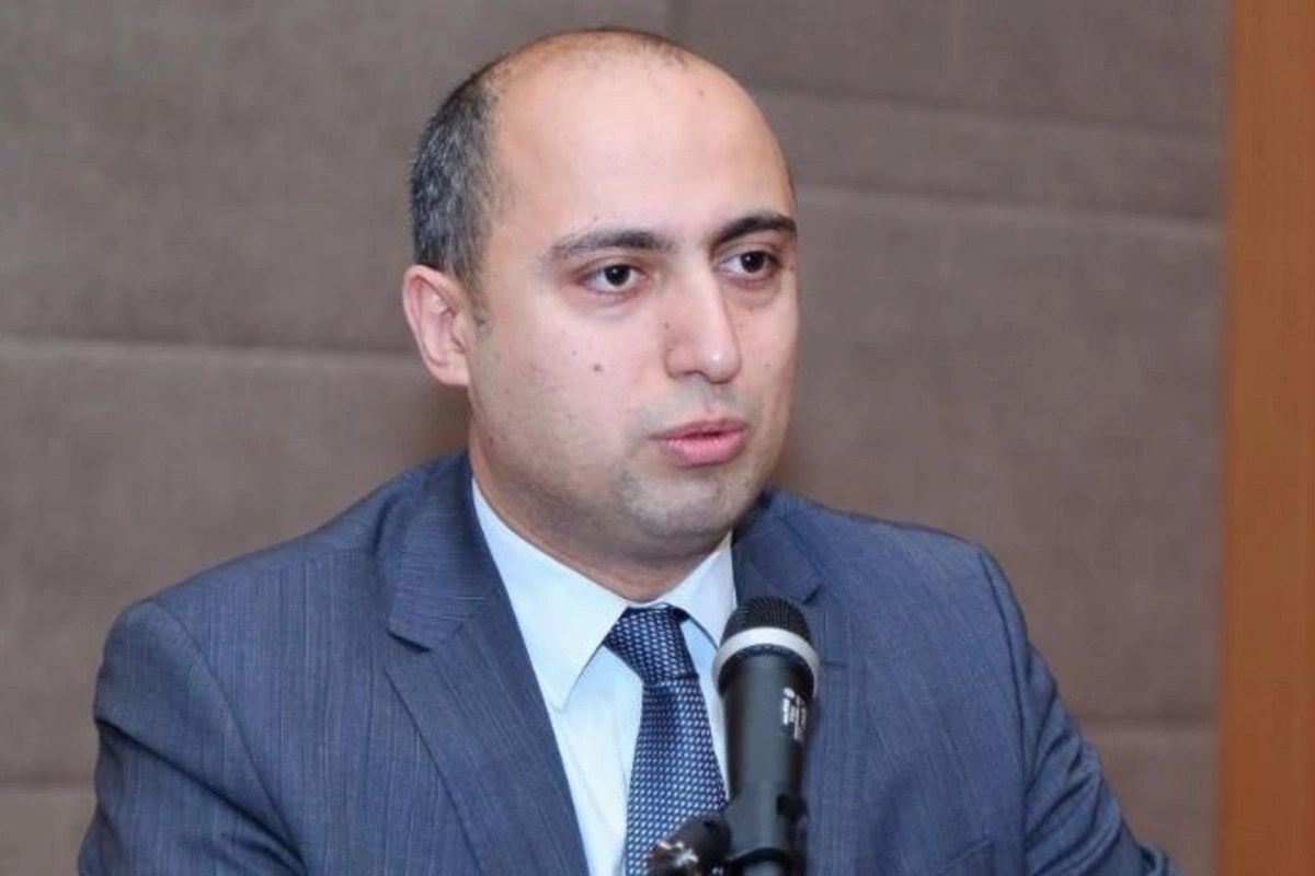 Emin Əmrullayev: Məktəblər təhsil vermir, müəllimlər dərs keçmir