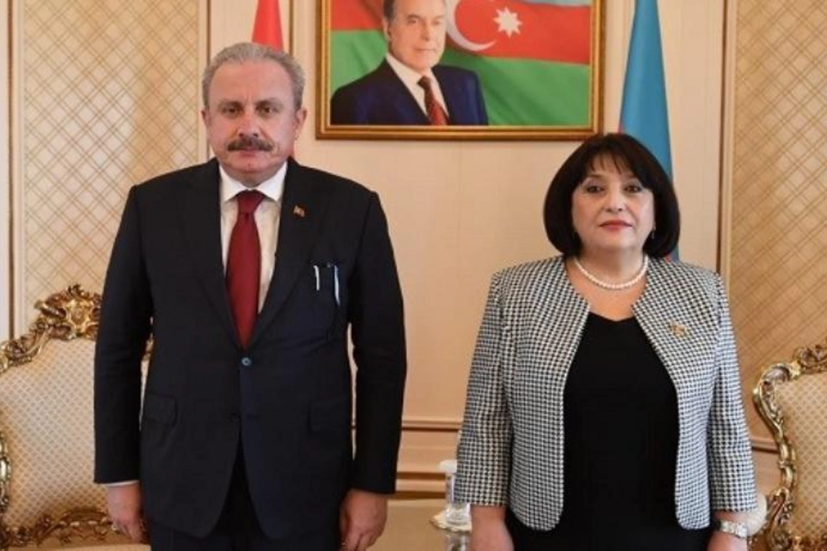 Mustafa Şentop Sahibə Qafarovanı təbrik etdi