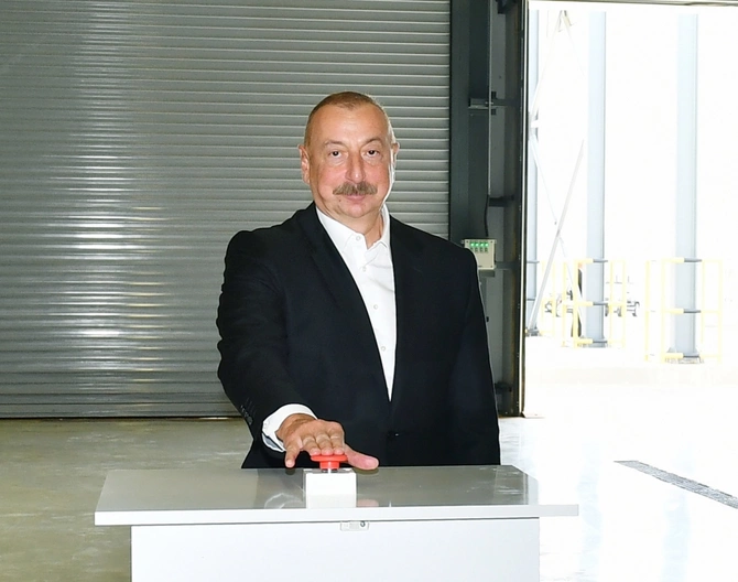 İlham Əliyev və Mehriban Əliyeva “Grand-Agro İnvitro” MMC-nin müəssisəsi ilə tanış oldu — FOTOLAR