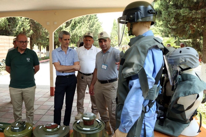 Fransa Azərbaycana 130 minaaxtaran detektor hədiyyə etdi — FOTOLAR