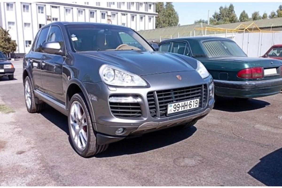 “Porsche”dən avtomat tapıldı