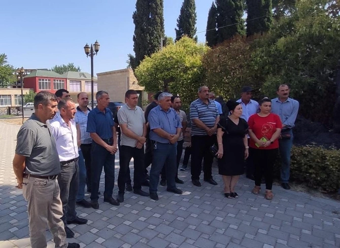 Qazaxda “Açıq mikrofon”a səsləndirilən müraciətlər bunlar oldu — FOTO Qazaxda “Açıq mikrofon”a səsləndirilən müraciətlər bunlar oldu — FOTO