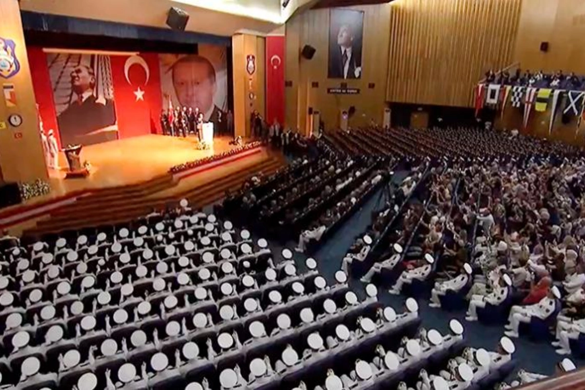 Zakir Həsənov Türkiyədə məzunların buraxılış mərasimində iştirak etdi