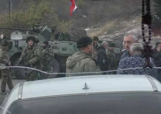 Ermənilərin masasında Azərbaycan bayrağı — Rusiya XƏBƏRDAR ETDİ Ermənilərin masasında Azərbaycan bayrağı — Rusiya XƏBƏRDAR ETDİ