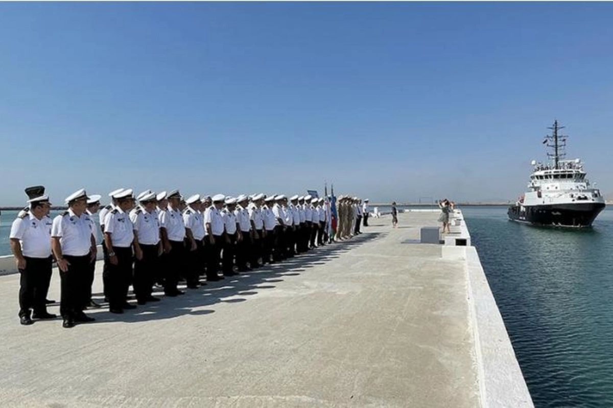 Rusiyanın hərbi gəmiləri Bakıda — FOTOLAR