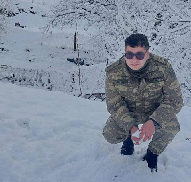 Kəlbəcərdə Azərbaycan hərbçisi minaya düşərək həlak oldu — FOTO Kəlbəcərdə Azərbaycan hərbçisi minaya düşərək həlak oldu — FOTO