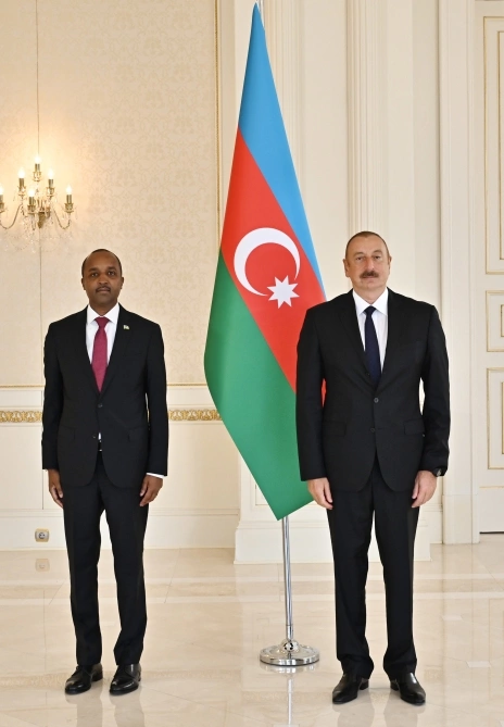 Prezident Ruandanın yeni səfirinin etimadnaməsini qəbul etdi — YENİLƏNİB Prezident Ruandanın yeni səfirinin etimadnaməsini qəbul etdi — YENİLƏNİB