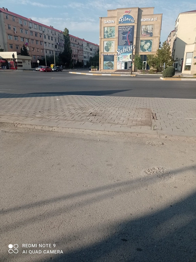 İcra başçısının anasının adına tikdirdiyi obyekt və yerindən götürülən dayanacaq: Bunları nə birləşdirir? — FOTO