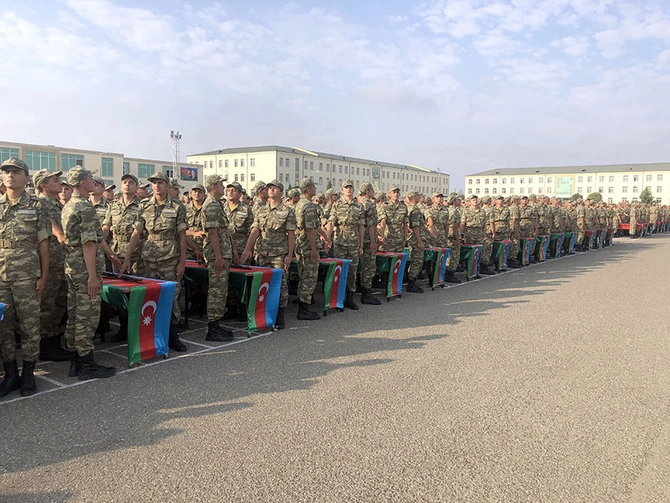 Gənc əsgərlərin andiçmə mərasimləri keçirildi — FOTOLAR Gənc əsgərlərin andiçmə mərasimləri keçirildi — FOTOLAR