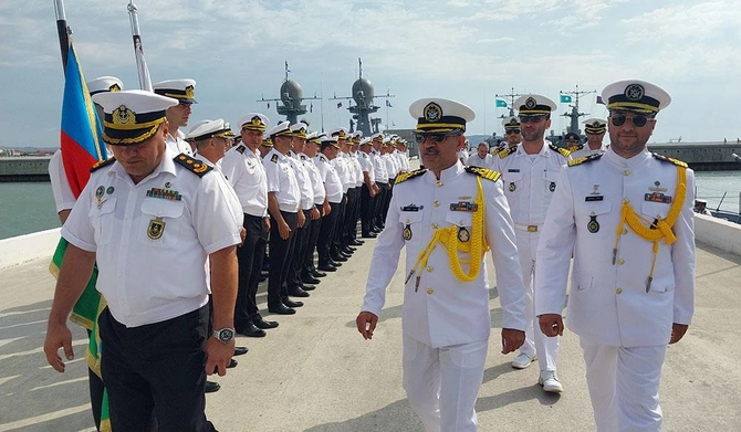 İranın hərbi gəmiləri Bakıya gəldi — FOTO