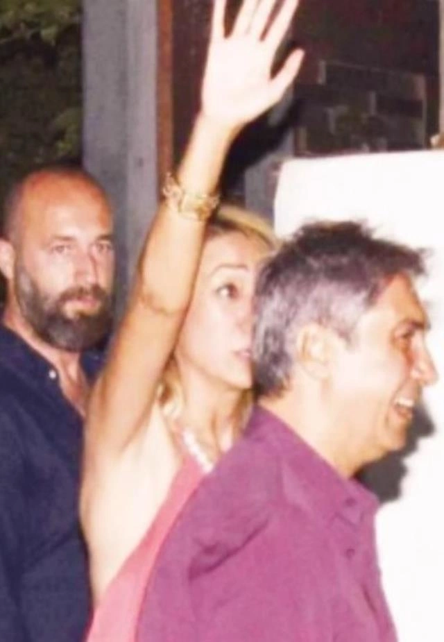 Necati Şaşmaz yeni sevgilisi ilə görüntüləndi — FOTO Necati Şaşmaz yeni sevgilisi ilə görüntüləndi — FOTO
