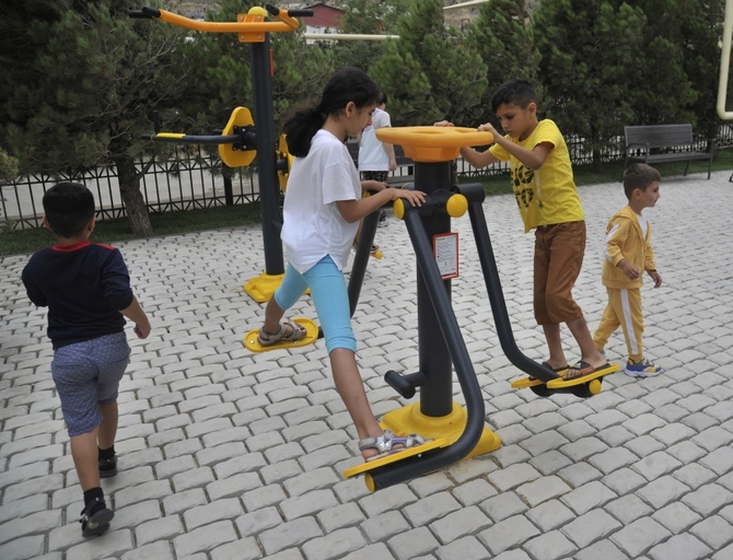 Jurnalistlər üçün inşa edilmiş binanın həyətində abadlıq işləri həyata keçirildi — FOTOLAR
