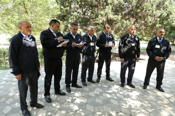 Açıq mikrofon aksiyası vətəndaş məmnunluğunun təmin olunmasına xidmət edir — FOTOLAR Açıq mikrofon aksiyası vətəndaş məmnunluğunun təmin olunmasına xidmət edir — FOTOLAR