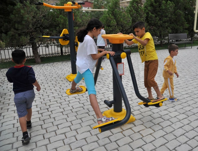 Jurnalistlər üçün inşa edilmiş binanın həyətində abadlıq işləri həyata keçirildi — FOTOLAR