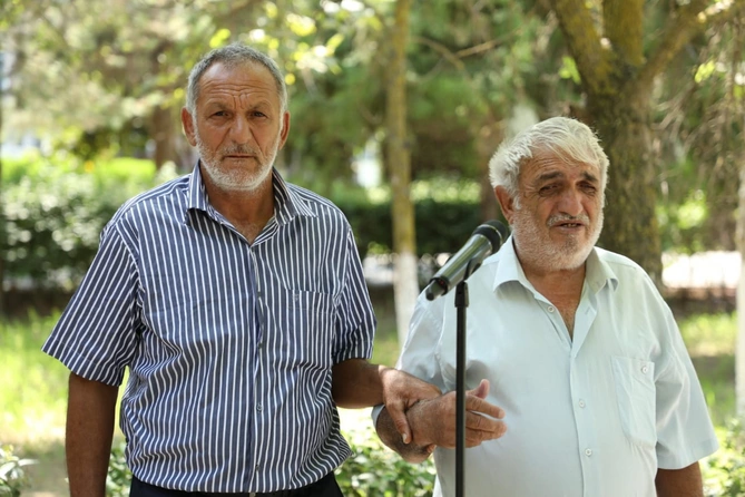 Açıq mikrofon aksiyası vətəndaş məmnunluğunun təmin olunmasına xidmət edir — FOTOLAR Açıq mikrofon aksiyası vətəndaş məmnunluğunun təmin olunmasına xidmət edir — FOTOLAR