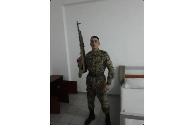 Daxili Qoşunların müdavimi hospitalda niyə şikəst oldu? — Zabit olmaq istəyən vətənpərvər gəncin acı taleyi... (FOTOLAR) Daxili Qoşunların müdavimi hospitalda niyə şikəst oldu? — Zabit olmaq istəyən vətənpərvər gəncin acı taleyi... (FOTOLAR)
