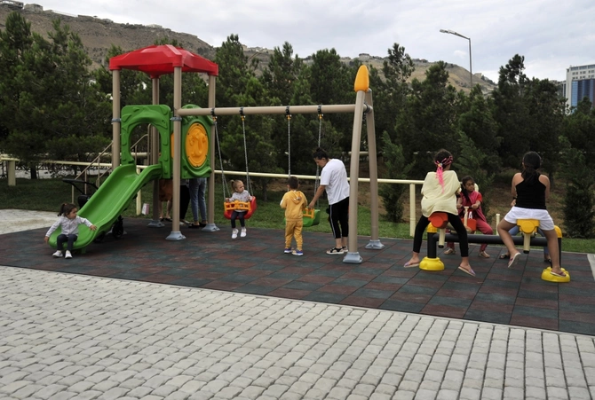 Jurnalistlər üçün inşa edilmiş binanın həyətində abadlıq işləri həyata keçirildi — FOTOLAR
