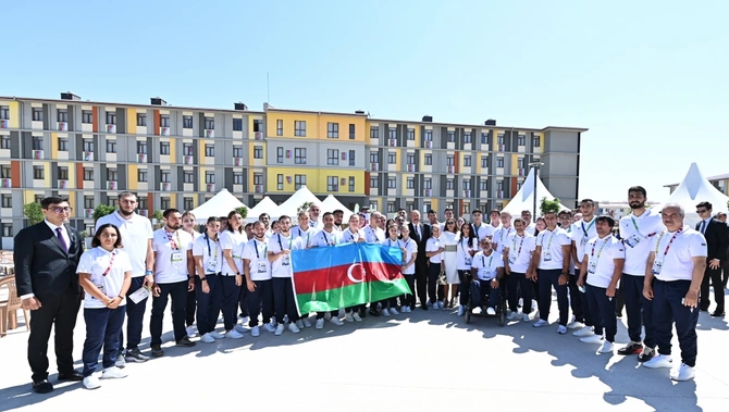 İlham Əliyev və Mehriban Əliyeva Konyada azərbaycanlı idmançılarla görüşdü — YENİLƏNİB
