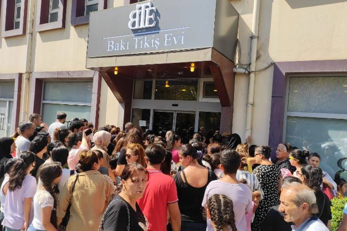 Bakı Tikiş Evində İZDİHAM — FOTO/VİDEO