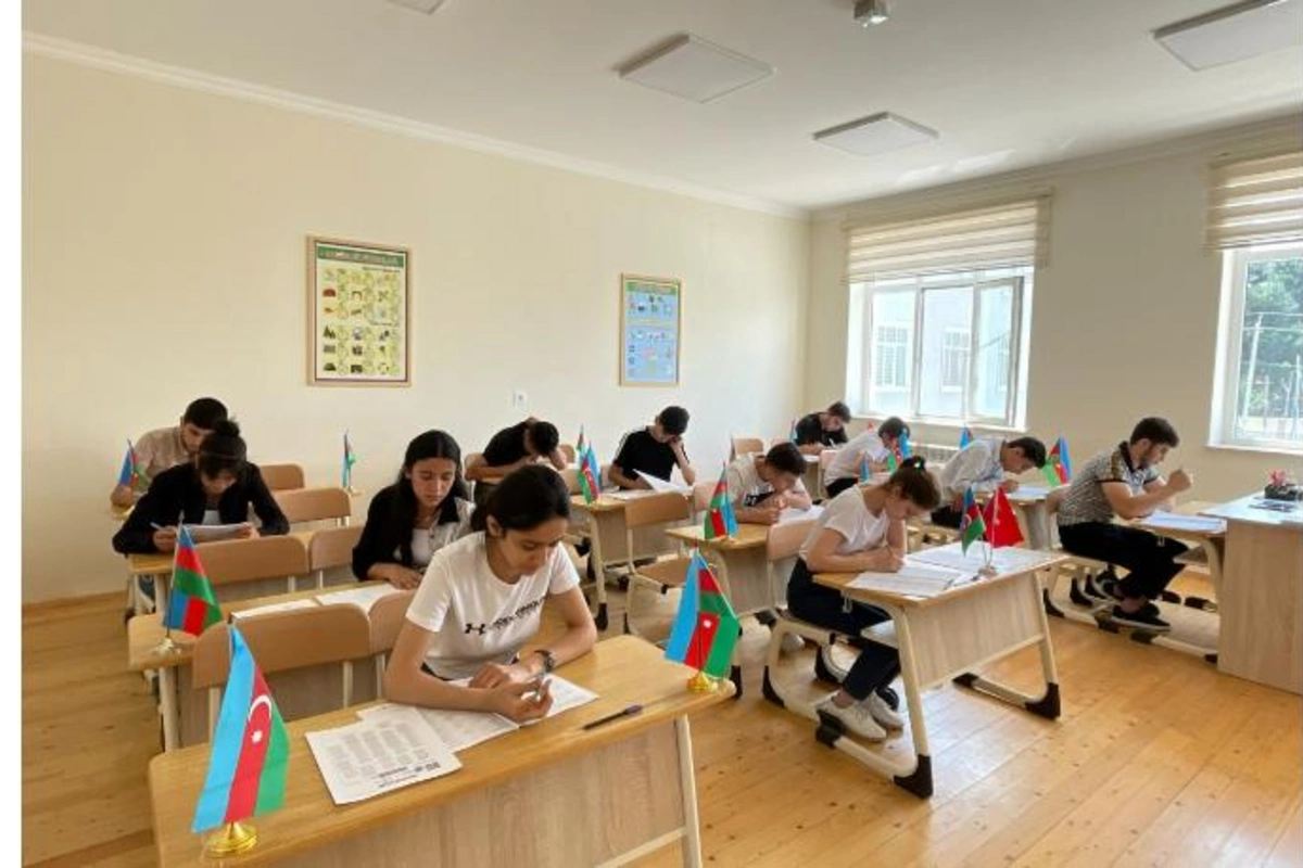 “Nar”ın dəstəyilə 10 abituriyent tələbə adını qazandı