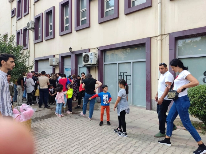 Bakı Tikiş Evində İZDİHAM — FOTO/VİDEO Bakı Tikiş Evində İZDİHAM — FOTO/VİDEO