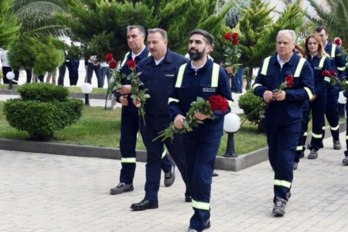 SOCAR prezidentinin rəhbərliyi ilə nümayəndə heyəti “Neft Daşları”nda — FOTOLAR