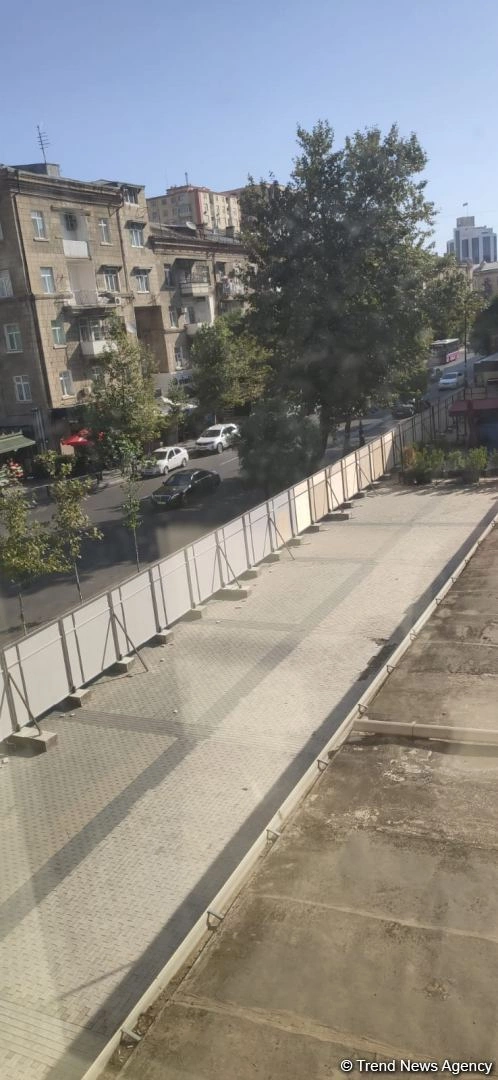 Bakının mərkəzində əvvəl ağacları çıxardılar, indi də obyekt tikirlər — FOTO Bakının mərkəzində əvvəl ağacları çıxardılar, indi də obyekt tikirlər — FOTO