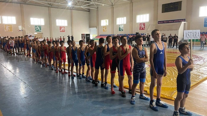 Yaşar Cavadovun xatirəsinə həsr olunmuş güləş üzrə açıq rayon birinciliyi keçirildi — FOTOLAR