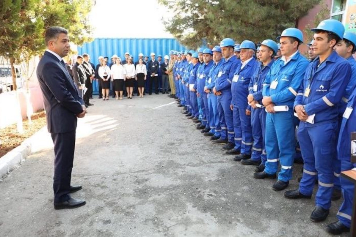 Birliyin 13 əməkdaşı nümunəvi əmək fəaliyyətinə görə təltif edildi — FOTOLAR