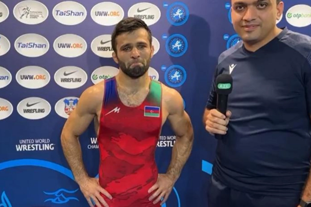 İkiqat dünya çempionumuz canlı yayımda göz yaşlarını saxlaya bilmədi — VİDEO