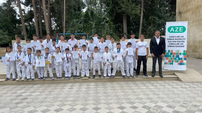 Karate hamı üçün devizi altında kütləvi tədbir keçirildi — FOTOLAR